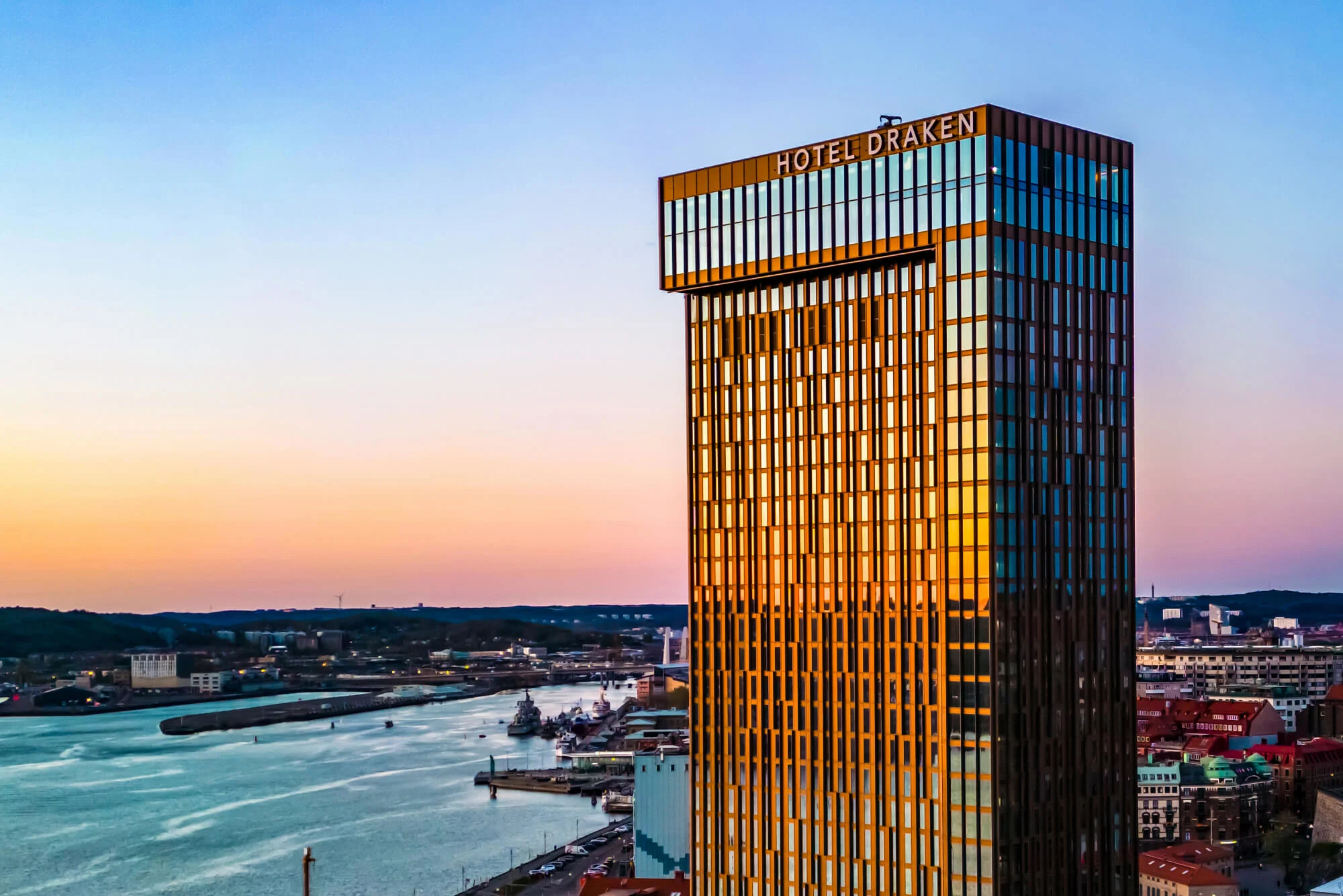 Strawberry-Clarion_Hotel_Draken_-_exterior_-_facade_sunset__original