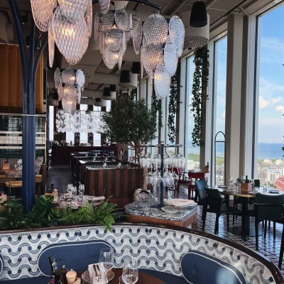 Matsalen på restaurang Grand Italian med fantastisk utsikt, belägen på 25:e våningen av Clarion Hotel Malmö Live, i Malmö.